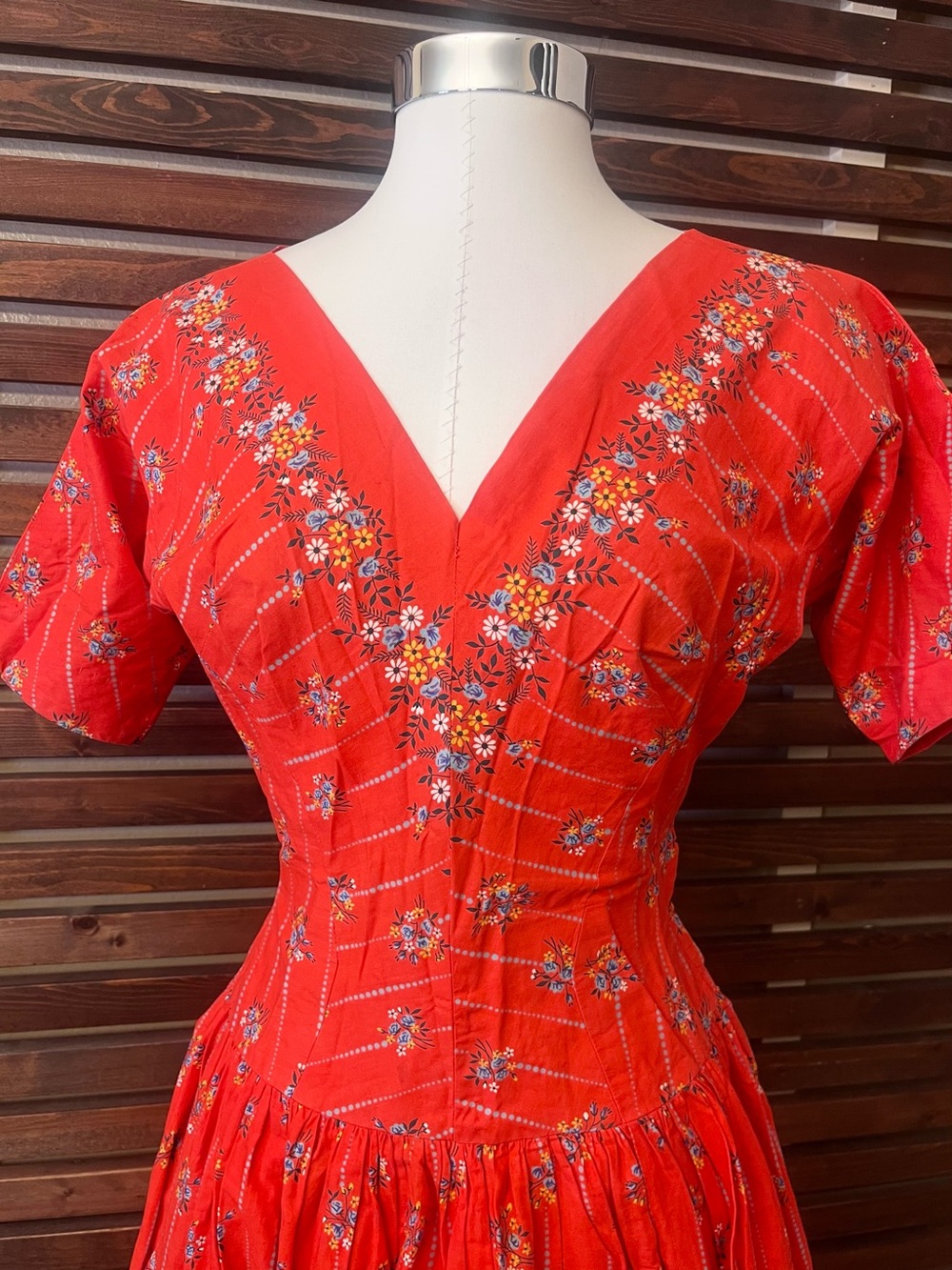 Vintage 1950s 50s Red Floral Short Sleeve Midi Rockabilly VLV V-Neck Dress - S - Picture 4 of 14